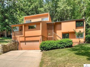 906 Wolf Ln, Bellevue, NE 68005