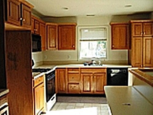 2nd image of 114 Weinmanns Blvd #2