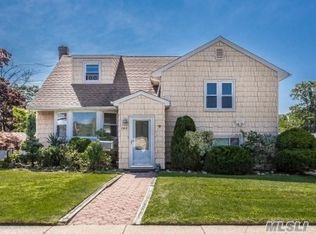164 Ohio St, Lindenhurst, NY 11757