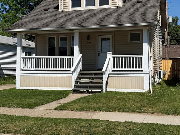 2nd image of 27390 Elmhurst St