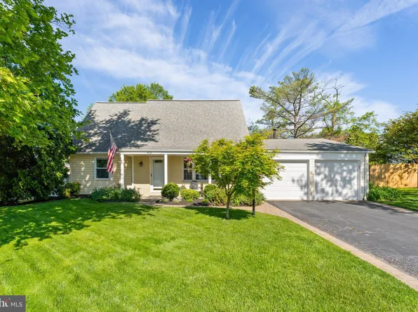4118 Point Hollow Ln, Fairfax, VA 22033