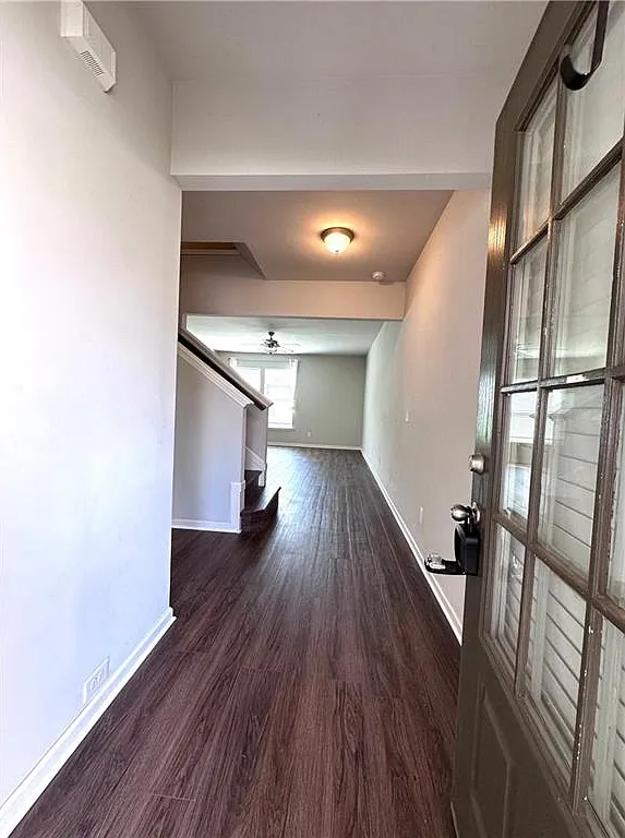 3 bed, 2.5 bath, 1804 sqft, $2,000 — Photo 2