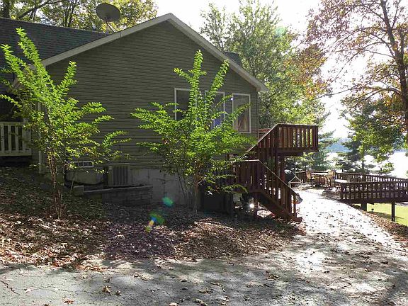 3rd image of 327 Bayview Dr