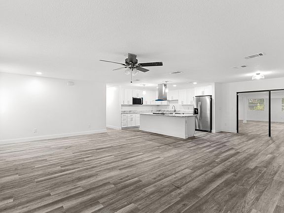 4th image of 4996 49th St
