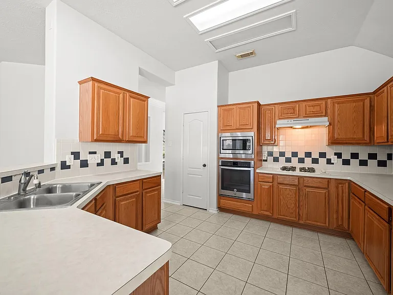 2415 Wyckchester Dr — Photo 21