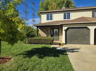 960 Autumn Ln, Aurora, IL 60505