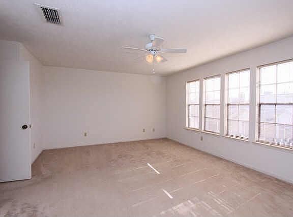 4th image of 12 Warwick Ct