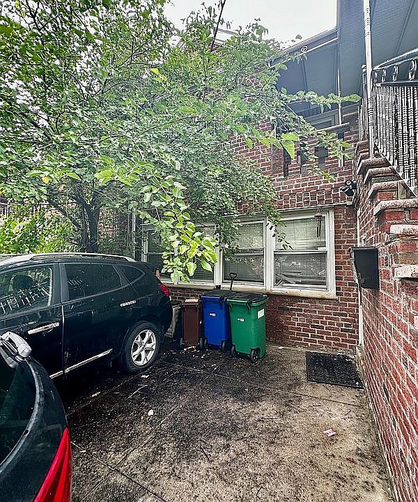 2nd image of 1277 E 85th St