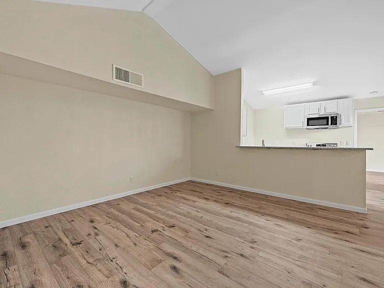 6005 Dooley Dr — Photo 6
