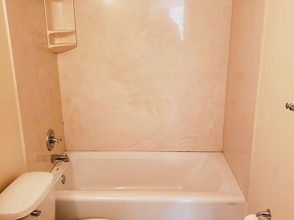 4th image of 4053 Crest Manor Dr