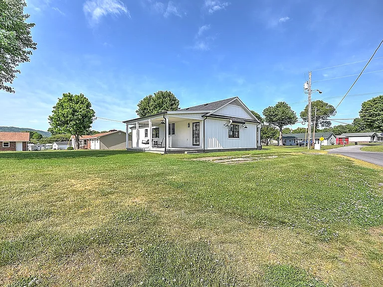403 Silver Lake Rd — Photo 46