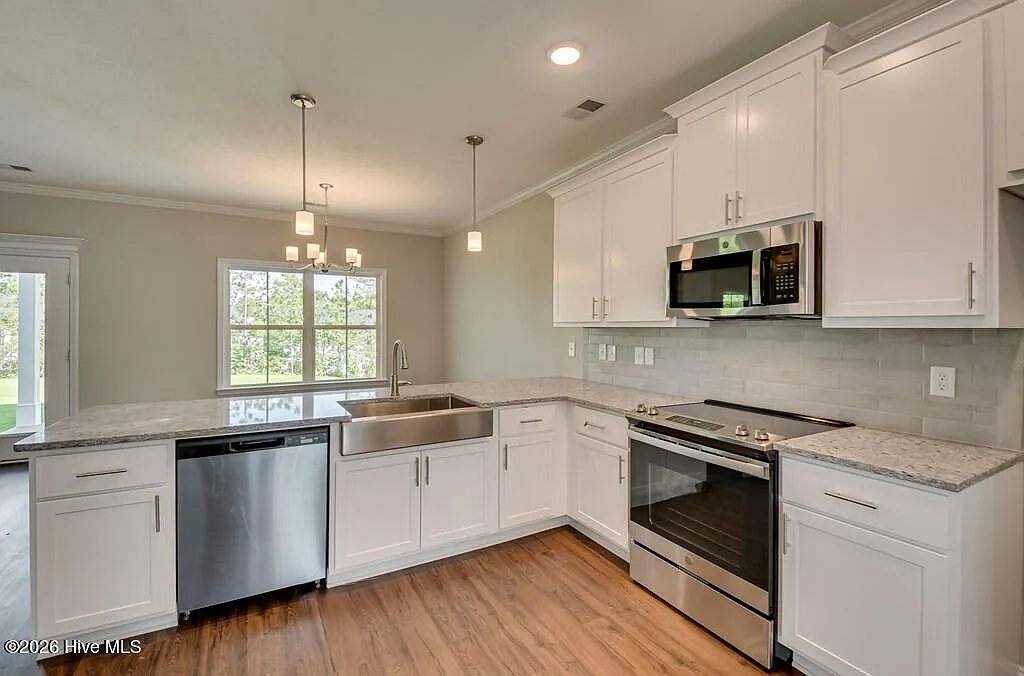 5 bed, 3.0 bath, 2628 sqft, $2,400 — Photo 4