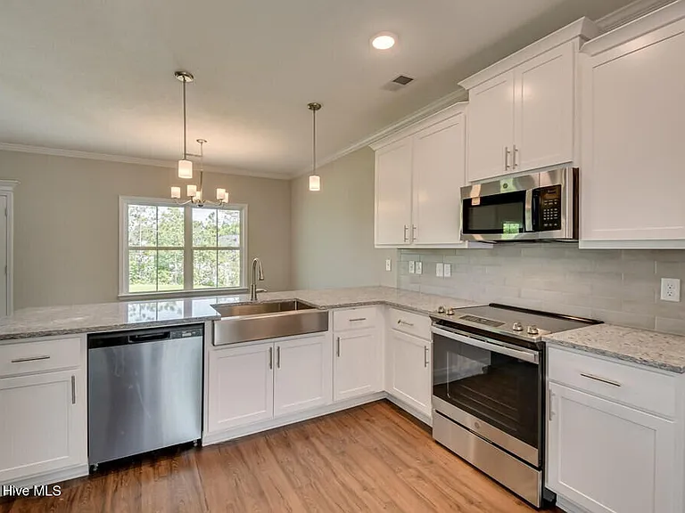 7013 Kingburgh Ln — Photo 5