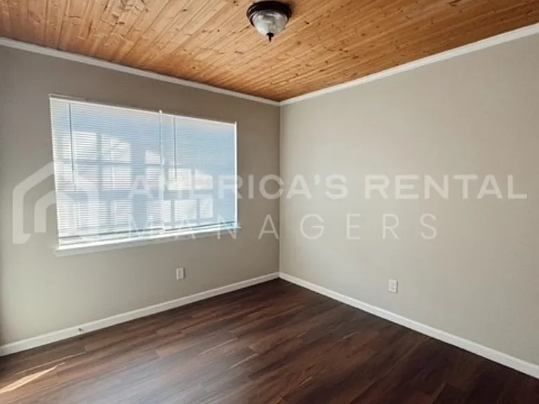 5433 Faucett Rd — Photo 8
