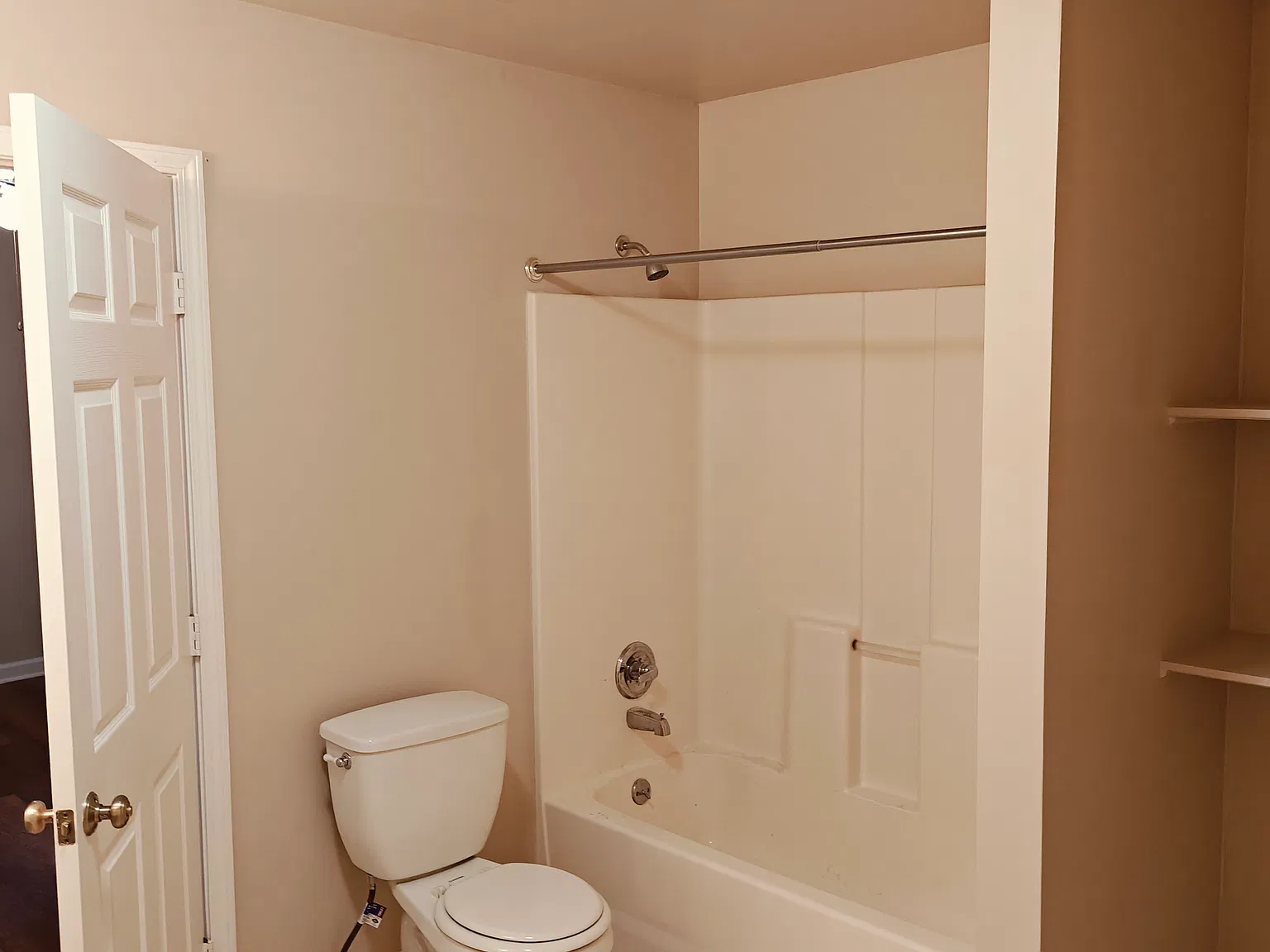 2 bed, 860 sqft, $1,100 — Photo 2