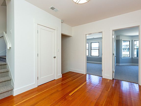 4th image of 223 Liberty St