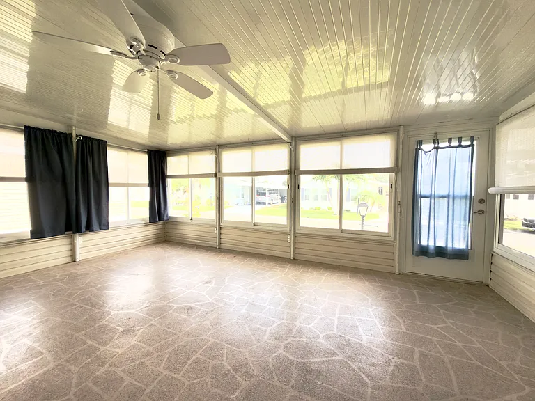 827 Sun Glow St — Photo 29