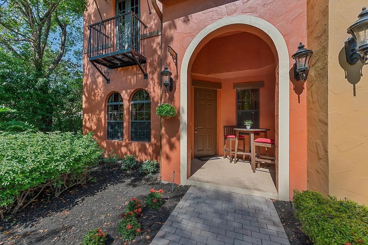 3 bed, 3.0 bath, 1733 sqft, $2,750 — Photo 1