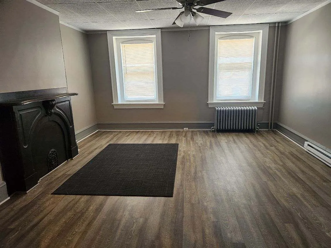 4 bed, 984 sqft, $1,400 — Photo 4