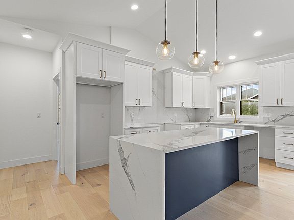 5th image of 230 Greenway Cir