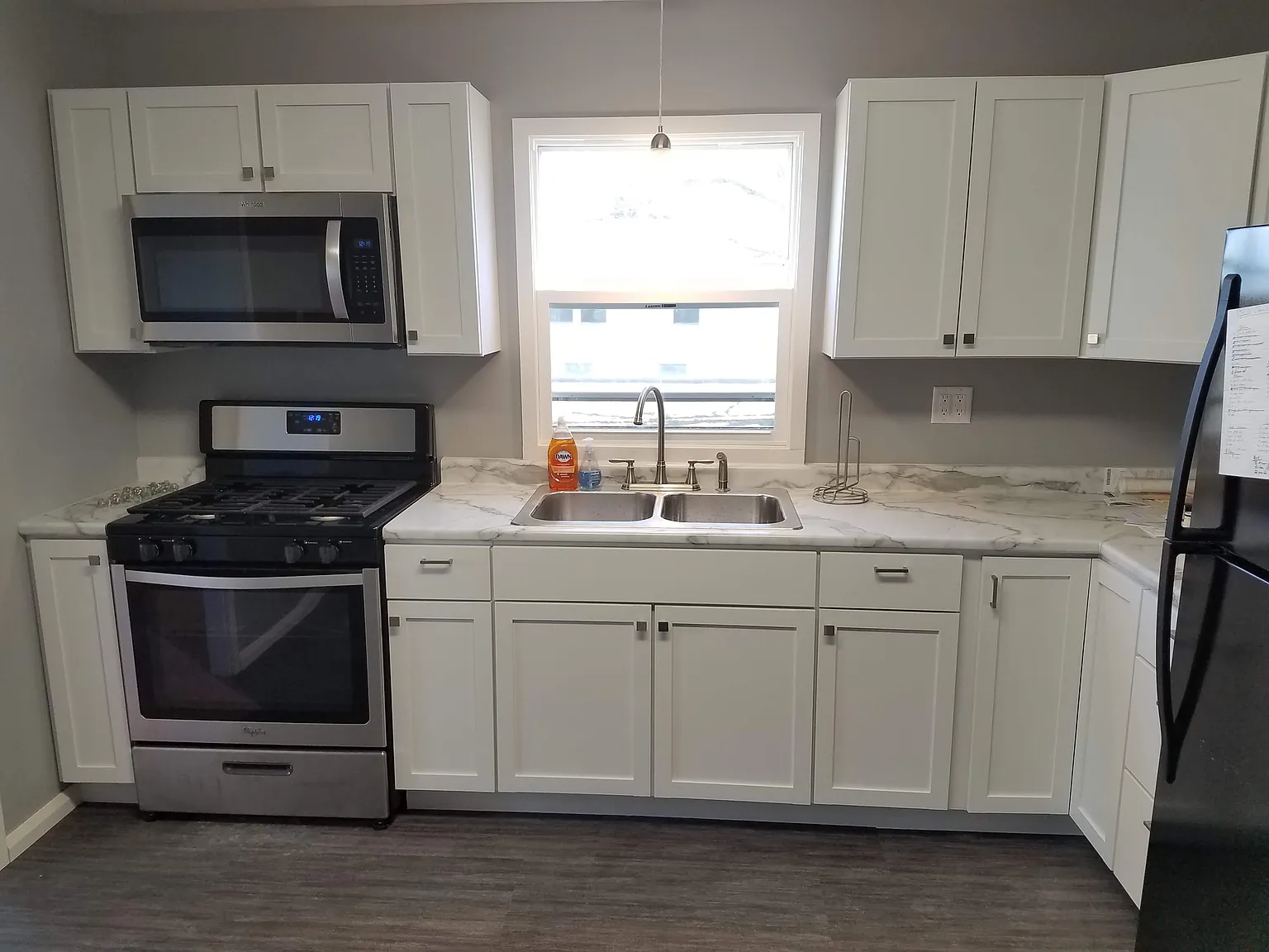 3 bed, 972 sqft, $1,300 — Photo 2