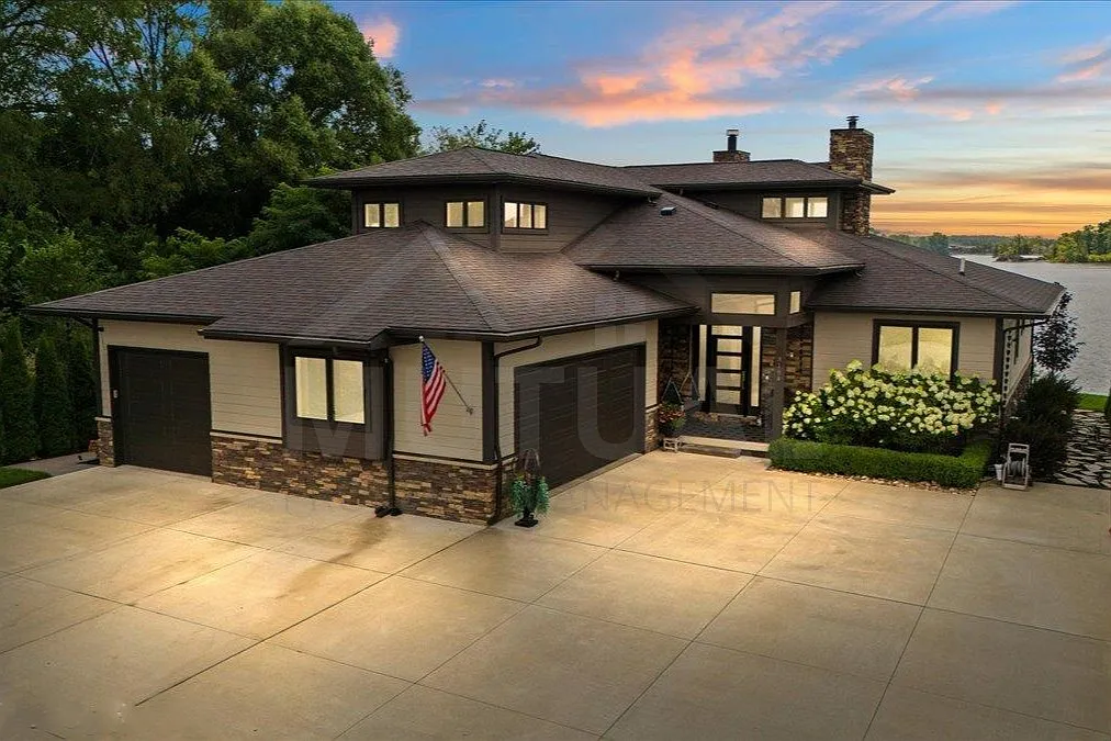 3 bed, 2.5 bath, 2759 sqft, $5,800 — Photo 1