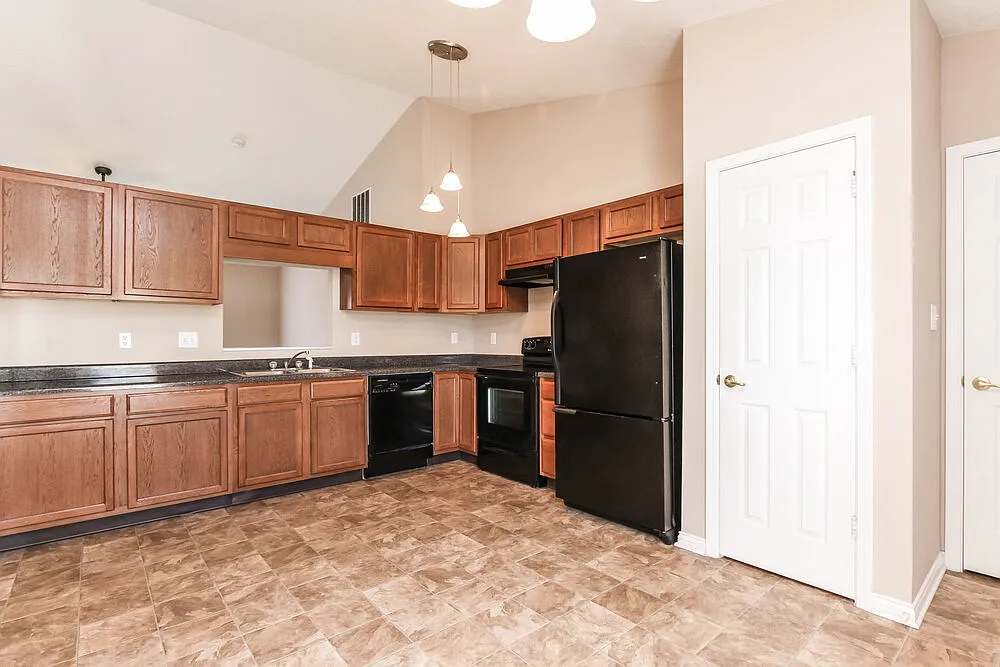 3 bed, 2.0 bath, 1416 sqft, $2,900 — Photo 4