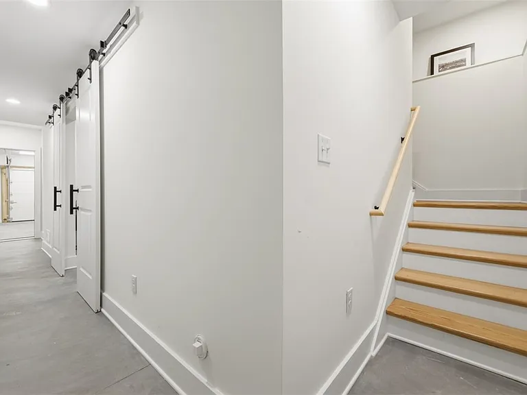 1361 Hawthorne St — Photo 17