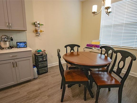 5th image of 530 Westchester Ct
