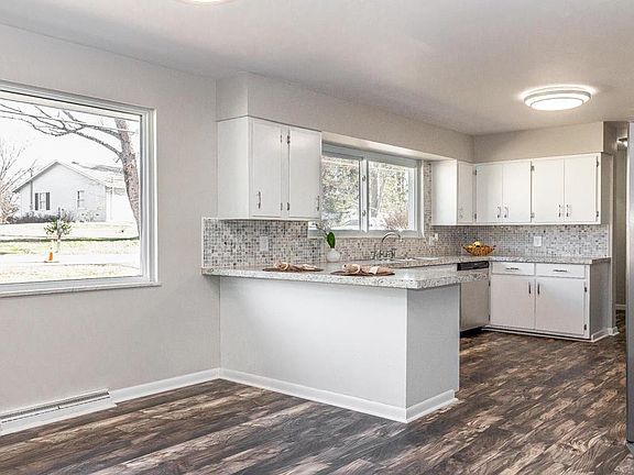 3rd image of 459 Lynwood Ln