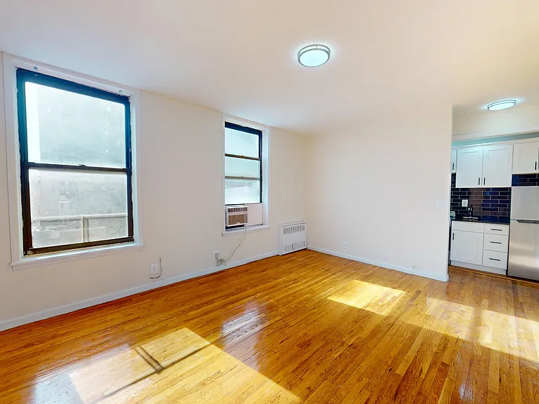 246 E 45th St #4F — Photo 2