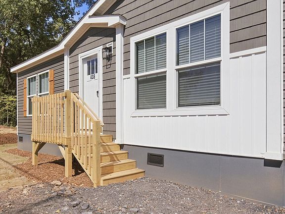 3rd image of 438 Berry Shoals Rd