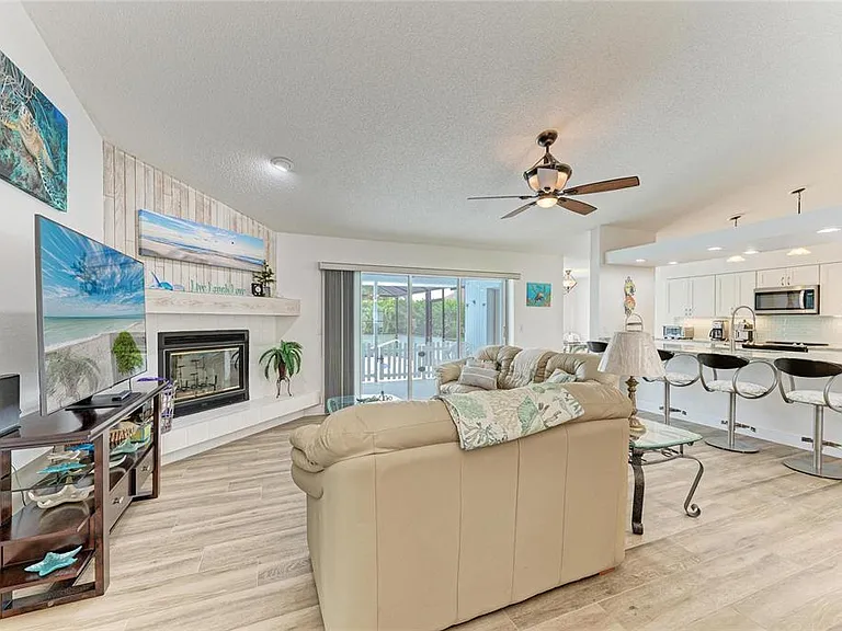 405 Bayside Ln — Photo 8
