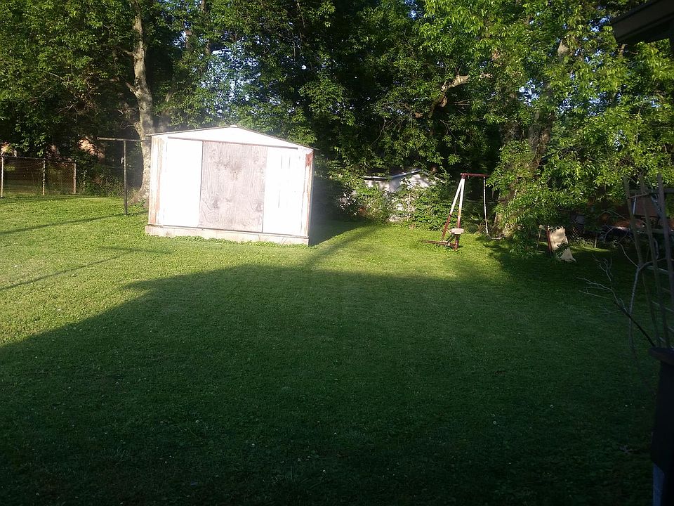 2nd image of 3230 Moorewood Dr