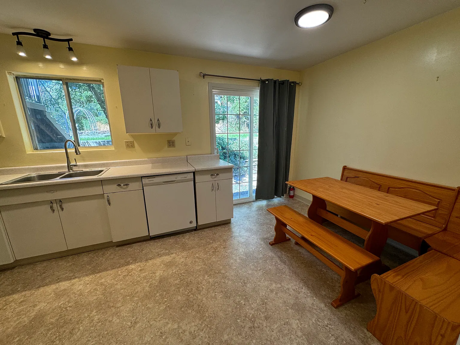 3 bed, 1248 sqft, $2,000 — Photo 3