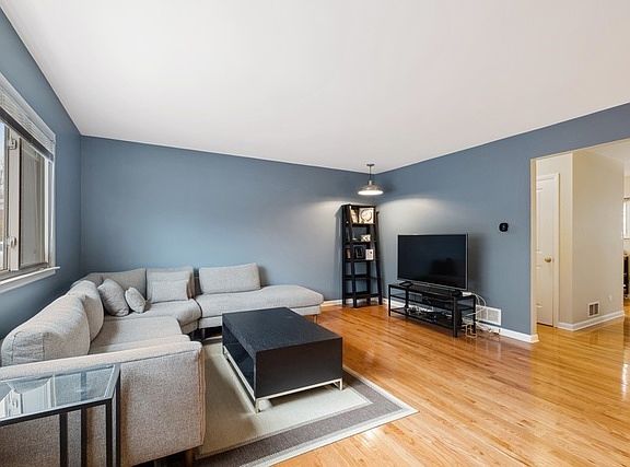 3rd image of 2116 Saint Johns Ave