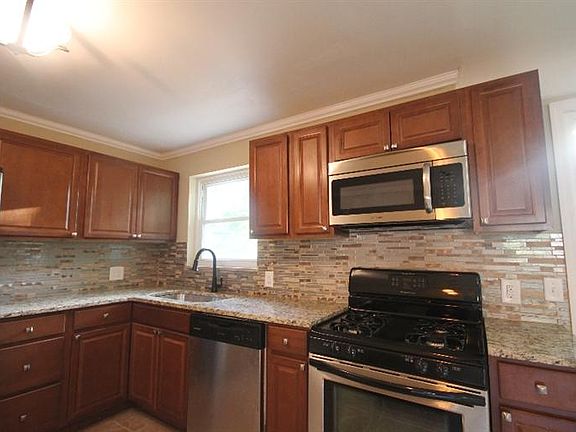 3rd image of 1218 Thurnridge Dr