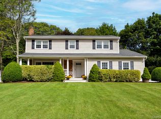 12 Foxdale Ct, Huntington Station, NY