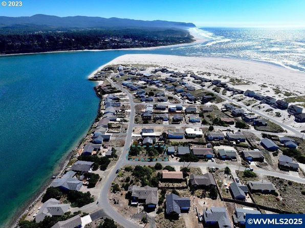 1901 Beachview Dr, Waldport, OR 97394