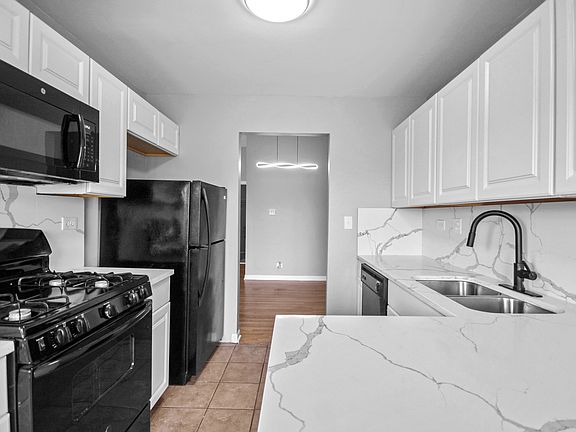 3rd image of 1580 Thornfield Ln APT 8