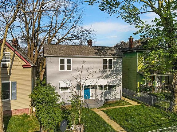 5th image of 374 Clarendon Ave