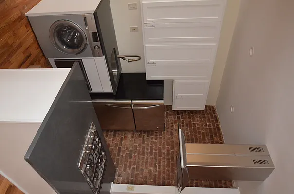 Rented by CITY SKYLINE REALTY INC | media 16