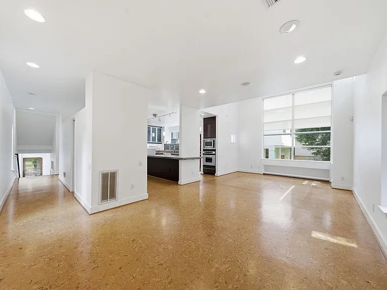 7002 Newcastle St — Photo 37