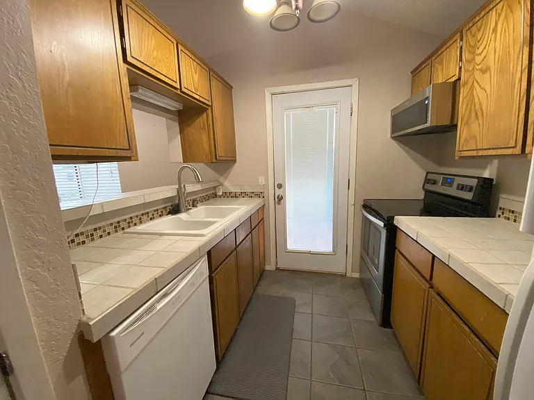 8026 Bonnie Cir — Photo 5