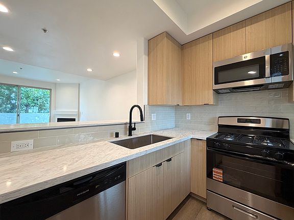 2nd image of 4547 Murietta Ave APT 4