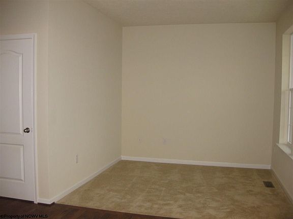 4th image of 226 Meadow Ponds Ln