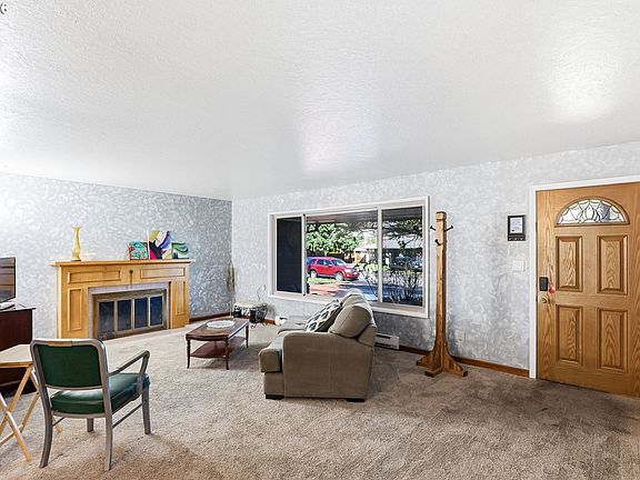 3rd image of 700 NE Donelson Rd