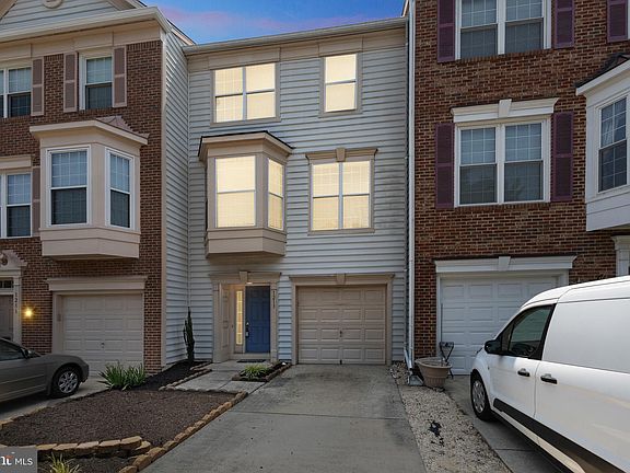 2nd image of 1213 Cypress Tree Pl