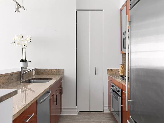 4th image of 80 John St APT 10C