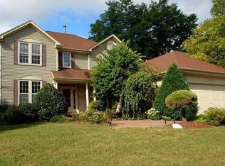 1071 Warren Ln, Vernon Hills, IL 60061